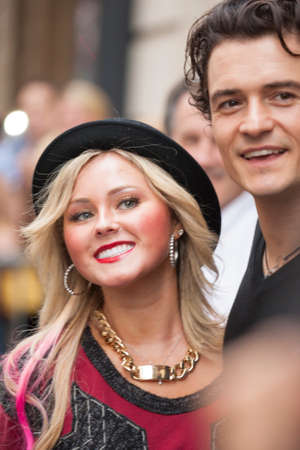 NEW-YORK, USA - OCTOBER 9: Orlando Bloom accompanied young blond lady prior to ROMEO AND JULIET performance at Richard Rogers Theater, October 9, 2013, New York, United Statesのeditorial素材