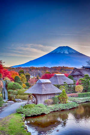 Sanboin Garden Old Village Area Established by Shokaku During Kamakura Period in Front of Japanese Fuji Mountain in Background During Red Maples Trees in Japan. Vertical Shotのeditorial素材