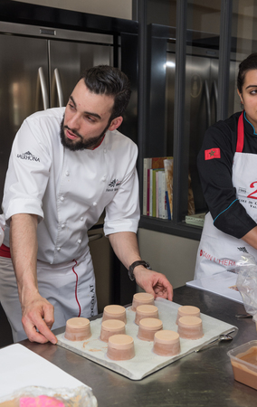 dubai, united arab emirates, 02/02/2016, Top chef cooking and catering class. Educating junior chefs how to cook, from the expertise of senior chefs working in the industry. Catering class education.のeditorial素材