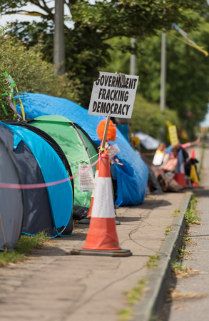 blackpool, england, 31/07/2017 Anti shale gas fracking protestors outside the cuadrilla fracking site at Preston New Road in Lancashire.Fracking is dangerous.のeditorial素材