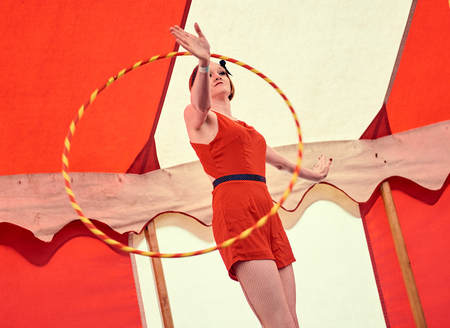 10/10/2018 london, england, Vintage retro Great gatsby girls dancing inside a red high top circus tent, throwback retro dancing, nostalgic sexy girl dancers.のeditorial素材