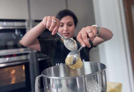 Lancashire, england, 05/05/2018  masterchef  2018 finalist moonira Hinglotwala, preparing food in a modern kitchen interior. home cooking, traditional indian cooking. television chef.のeditorial素材