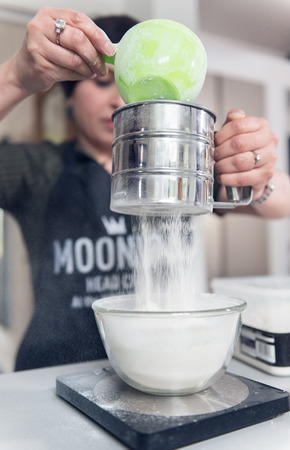 Lancashire, england, 05/05/2018  masterchef  2018 finalist moonira Hinglotwala, preparing food in a modern kitchen interior. home cooking, traditional indian cooking. television chef.のeditorial素材