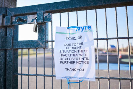 Lancashire, england, 25/03/2020 Covid 19, coronavirus closure signs on public play parks and exercise courts to help stop the spread of the corona virus disease. England is on lockdown to flatten the pandemic curve.のeditorial素材