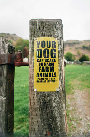 lancashire, uk, 05/05/2020 A keep out sign on a countryside trail showing that dogs are banned form walking on the field and land. Dogs bans in public and private places to protect livestock.のeditorial素材