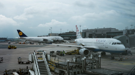 of servicing airplanes in Frankfurt airportのeditorial素材
