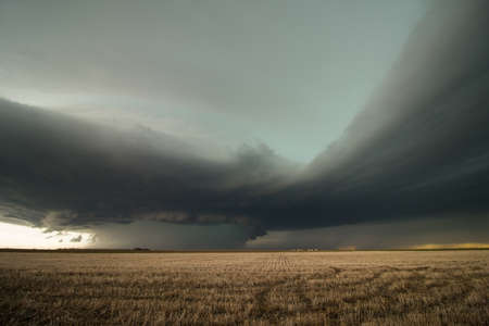 A powerful supercell thunderstorm gathers strength over the plains of eastern Colorado.の写真素材