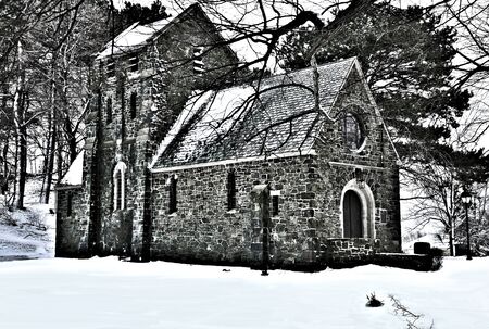 Gothic Chapel:The cemetery was established in 1856. Its dominant feature is the Ellingwood Chapel, a Gothic Revival structure built in 1920の写真素材