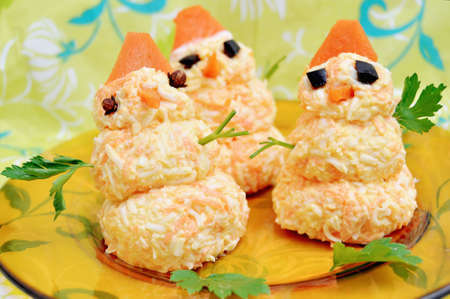 Three eatable snowman figures. Funny Christmas meal for kids.の写真素材