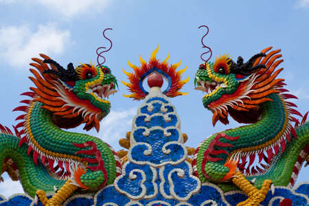 The twin dragon statues in Chinese styleの写真素材