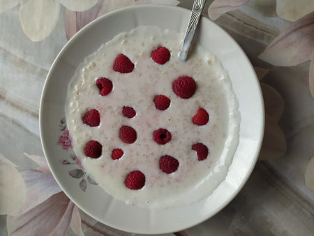 Oatmeal with fresh raspberries.の写真素材