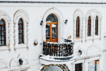 white building with a balcony decorated with Christmas garlandsの写真素材