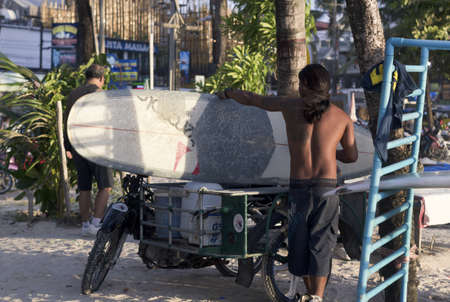 PHUKET, THAILAND MAY 5 2012: A surfer calls it a day on Patong Beach in Phuket.  のeditorial素材