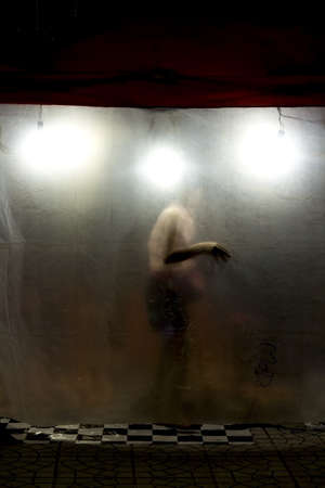 BANZAAN NIGHT MARKET, PATONG, PHUKET, THAILAND NOVEMBER 20 2012: A night market vendor sets up her stall for the eveningのeditorial素材