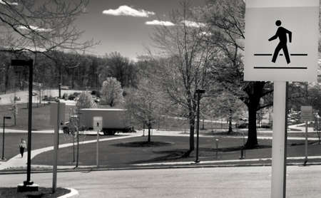 "THE BILLION DOLLAR MILE" ENGLEWOOD CLIFFS, NJ, 6 APRIL 2012: Employer at a corporate HQ takes walk during lunch break.のeditorial素材