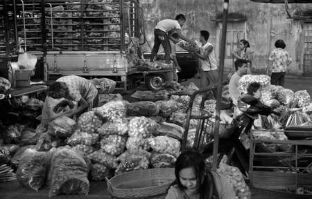 DOWNTOWN MARKET, PHUKET TOWN, PHUKET, THAILAND 21 DECEMBER 2013: Workers and vendors unload fresh produce at the Downtown Marketのeditorial素材
