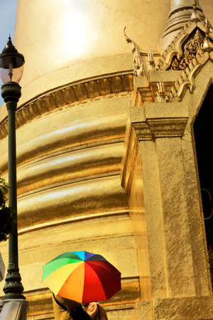 GRAND PALACE, BANGKOK, THAILAND, 26 SEPTEMBER 2014: Two Chinese tourists use an umbrella to shield against the hot sun at the Grand Palace in Bangkokのeditorial素材