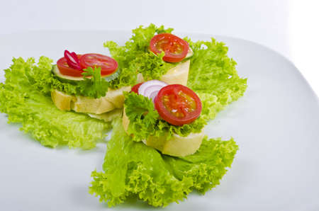 Crisply French sticks au gratin are an ideal snack for guests