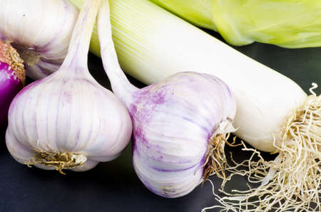 an autumnal cabbage, garlic and leek gemüse kompozitionの写真素材