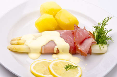 Asparagus, ham and sauce hollandaiseの写真素材