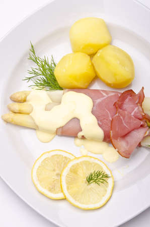 Asparagus, ham and sauce hollandaiseの写真素材