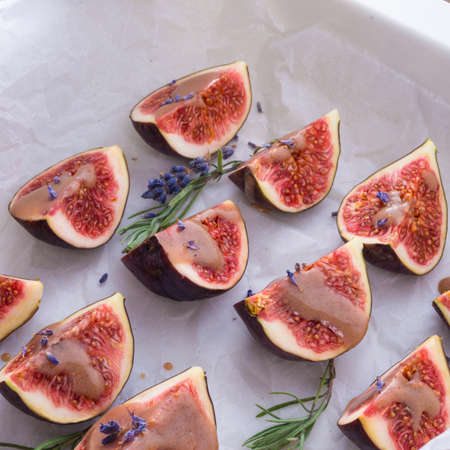 baked figs with caramelの写真素材