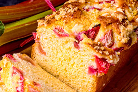 brioches with rhubarb, strawberry and streusel