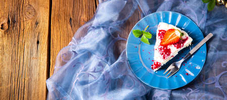 beautiful and tasty cheesecake without baking with strawberriesの写真素材