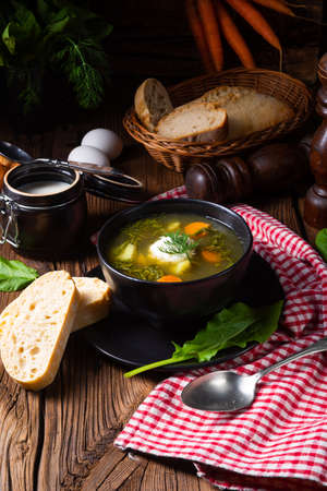 Rustikal Sorrel soup with potatoes and creamの写真素材