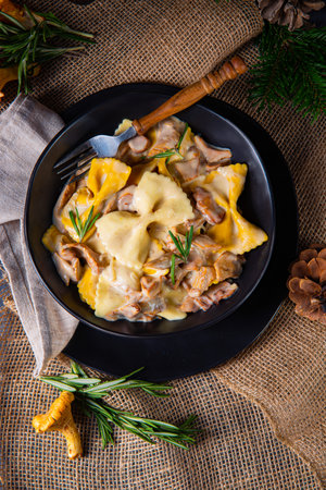 Chanterelles with pasta and cream sauceの写真素材