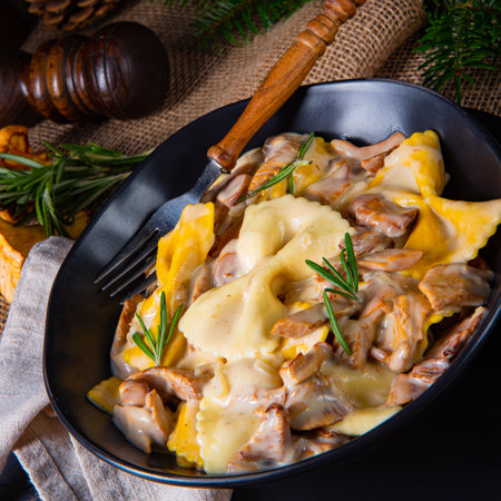 Chanterelles with pasta and cream sauceの写真素材