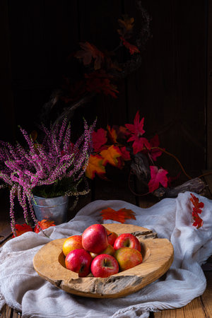 Freshly picked apples in a fruit bowlの写真素材