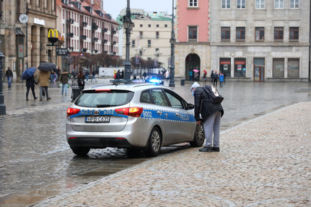 An emergency police car is driving through the city.のeditorial素材