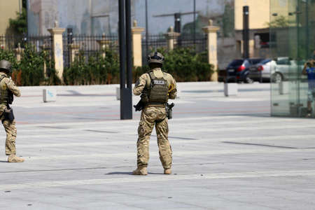 Policemen in anti-terrorist combat acacia.のeditorial素材