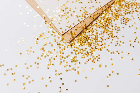 Blank note with envelope and gold glitter stars on white backgroundの写真素材