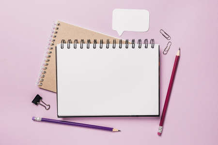 Notepad, white sticker and pensil on the desk. Mock up in copy space office purple background. It is important not to forget the noteの写真素材
