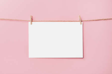note letter pin on rope on pink background, love and valentine conceptの写真素材