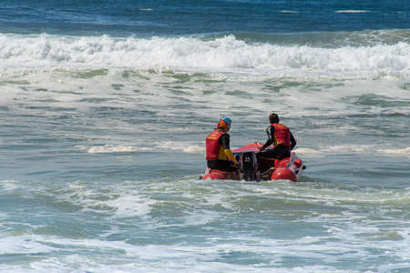Cronulla, Australia 2020-02-15 Surf rescue life savers training in progress. Surf rescue boat floating on the waves at Wanda Beach, NSW, Australia.のeditorial素材