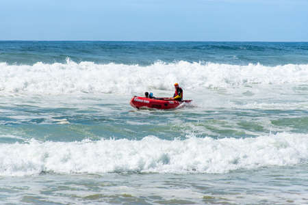 Cronulla, Australia 2020-02-15 Surf rescue life savers training in progress. Surf rescue boat floating on the waves at Wanda Beach, NSW, Australia.のeditorial素材
