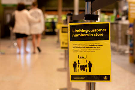 Sydney, Australia 2020-04-08 COVID-19. Woolworths supermarket limiting customer numbers in store due to new Government measuresのeditorial素材