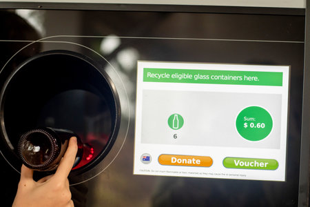 Sydney, Australia 2020-01-18. Return and Earn public return point for recycling. Reverse Vending Machine for refund and recycling of glass bottles. Recyclingのeditorial素材