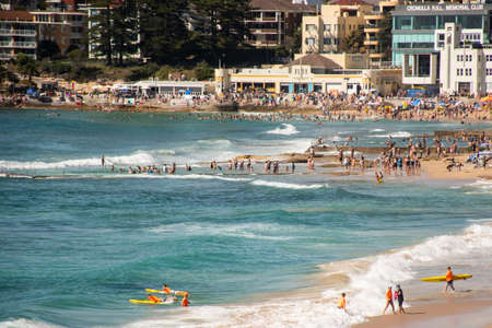 Sydney, Australia 2021-01-26 Extremely overcrowded Cronulla beach on Australia day. People relaxing, swimming and sunbathing on hot summer day. Australian lifestyleのeditorial素材