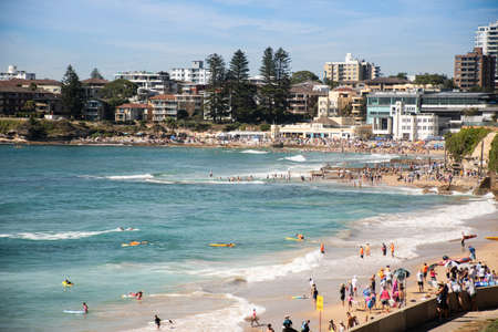 Sydney, Australia 2021-01-26 Extremely overcrowded Cronulla beach on Australia day. People relaxing, swimming and sunbathing on hot summer day. Australian lifestyleのeditorial素材