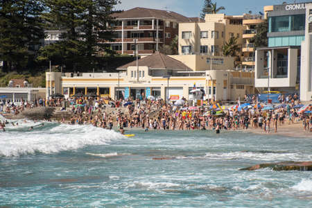 Sydney, Australia 2021-01-26 Extremely overcrowded Cronulla beach on Australia day. People relaxing, swimming and sunbathing on hot summer day. Australian lifestyleのeditorial素材