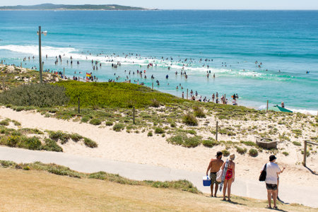 Sydney, Australia 2021-01-26 Extremely overcrowded Cronulla beach on Australia day. People relaxing, swimming and sunbathing on hot summer day. Australian lifestyleのeditorial素材