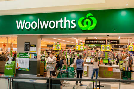 Dubbo, Australia 2021-04-05. Exterior view of Woolworths supermarket in Australia.のeditorial素材