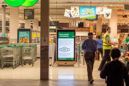 Sydney, Australia 2021-01-07: Exterior view of Woolworths Miranda supermarket during the COVID-19 pandemic lockdown. Face mask mandatory signのeditorial素材