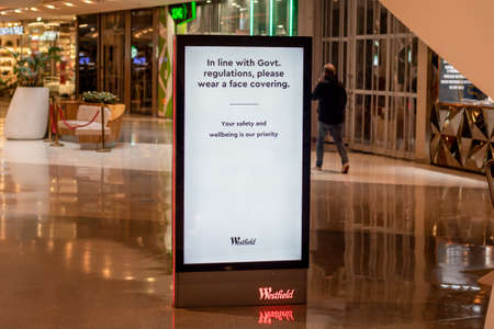 Sydney, Australia - 2021-07-02 Wearing face masks in shopping centres are compulsory in some states. As per Government regulations, please wear a face mask sign at Westfield Miranda NSWのeditorial素材