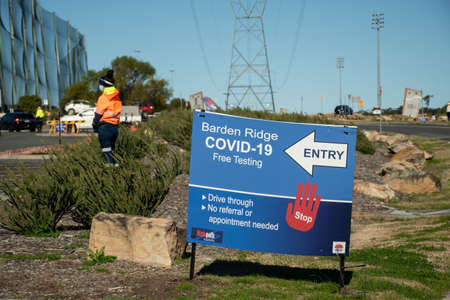 Barden Ridge, Australia - 2021-07-18 Sign on entrance COVID-19 drive through testing clinic. NSW outbreak lockdownのeditorial素材