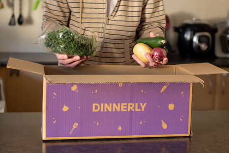 Sydney, Australia 2021-08-04 Dinnery cardbord box with meal kits open on a kitchen counter. Australian subscription delivery meal kit serviceのeditorial素材